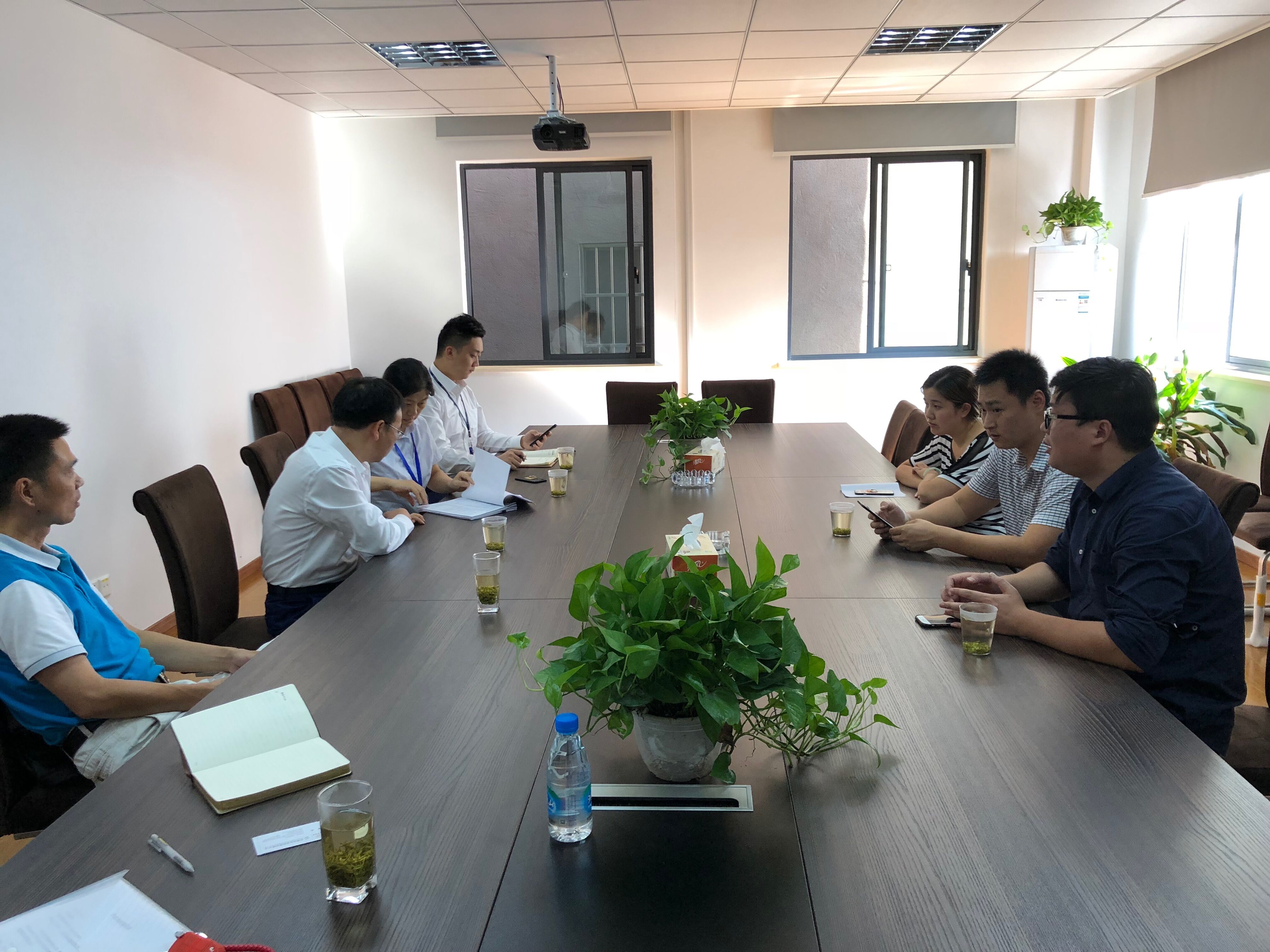切實發(fā)揮國企擔當 精準扶貧在行動.doc
